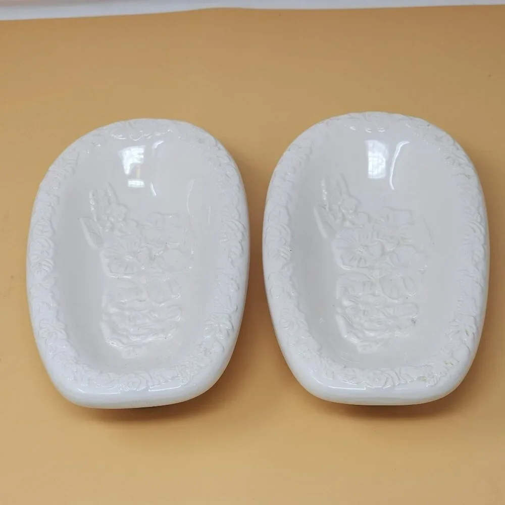 Set Of 2 White Ceramic Floral Soap Dishes With Embossed Design Bathroom Decor